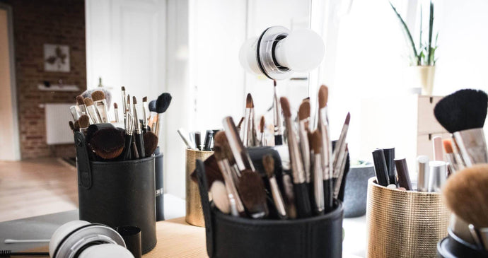 The Different Types Of Eyeshadow Brushes - And When To Use Them!